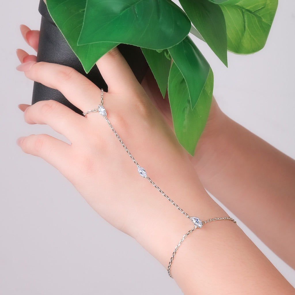 Bracelet sans doigts minimaliste en zircon taille marquise ultra glamour