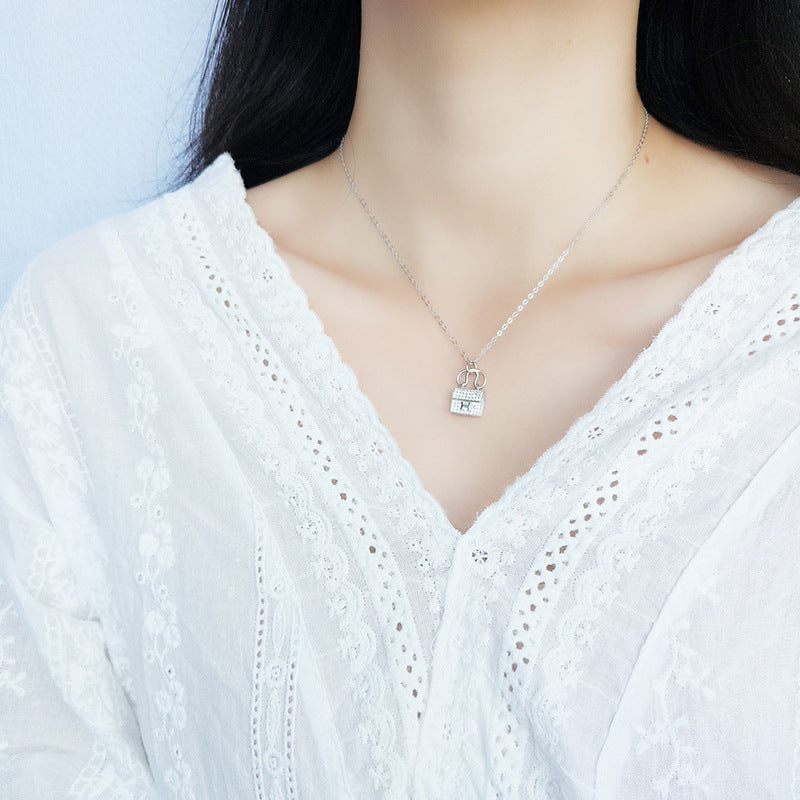 Chaîne de clavicule en acier titane de conception de niche avec une touche de sophistication