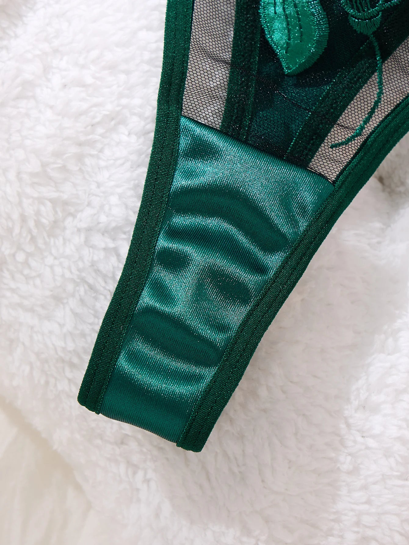 Ensemble de pyjama imprimé brodé de couleur verte - Un ensemble avec un motif floral adapté aux femmes, un soutien-gorge sexy ZA824031