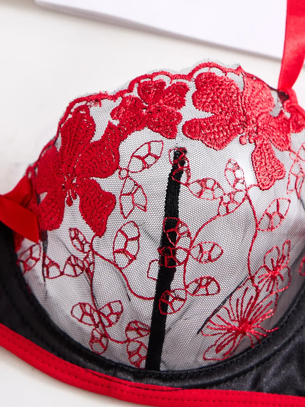 Ensemble de sous-vêtements respirants confortables semi-transparents brodés en forme de cœur rouge vin pour femmes, adapté