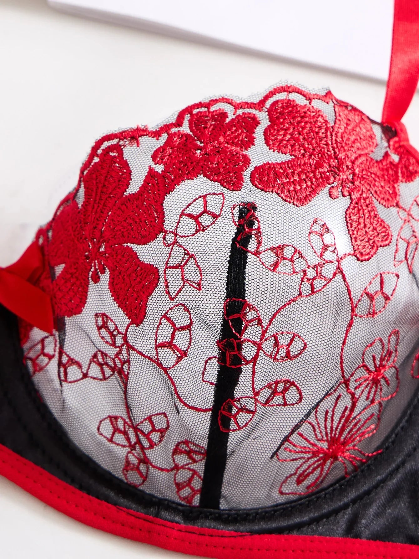 Ensemble de sous-vêtements respirants confortables semi-transparents brodés en forme de cœur rouge vin pour femmes, adapté